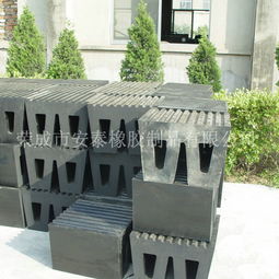 買優(yōu)質(zhì)w橡膠護(hù)舷,安泰橡膠是您優(yōu)先的選擇 ,船用橡膠護(hù)舷圖片